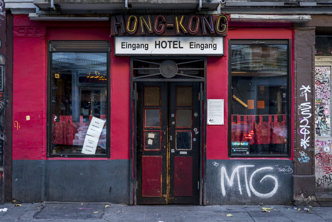 Der Eingang zur Hong Kong Bar auf Sankt Pauli