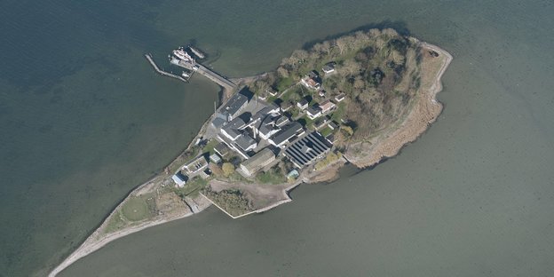 Lufbild der Insel mit den Gebäuden des Virenforschungszentrums Lufbild der Insel mit den Gebäuden des Virenforschungszentrums