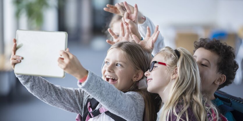 Schüler mit Tablet