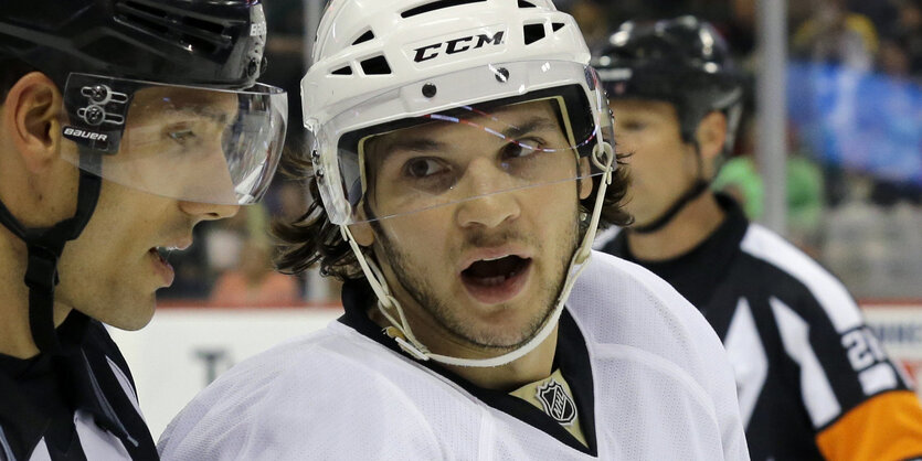 Der kanadische Eishockey Spieler Daniel Carcillo auf der Eisfläche für die Pittsburgh Penguins