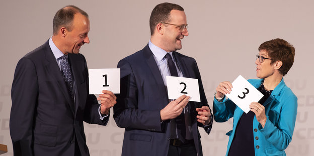 Friedrich Merz, Jens Spahn, Annegret Kramp-Karrenbauer mit Nummern