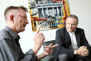 Zwei Männer im Gespräch Zwei Männer im Gespräch