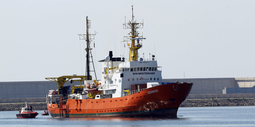 Das Rettungsschiff „Aquarius“ ankert