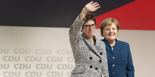 Annegret Kramp-Karrenbauer und Angela Merkel