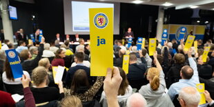 Abstimmung auf der Mitgliederversammlung von Eintracht Braunschweig.