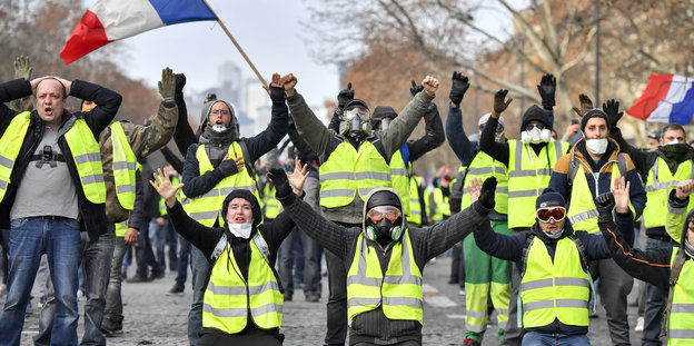 Gelbe Westen protestieren in Paris