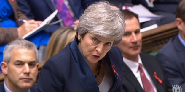 Großbritanniens Premierministerin Theresa May spricht im Parlament