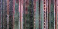 Die Fassaden von Hochhäusern in Hong Kong.
