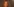 Das Gesicht einer Frau von ihren langen Haaren umrandet