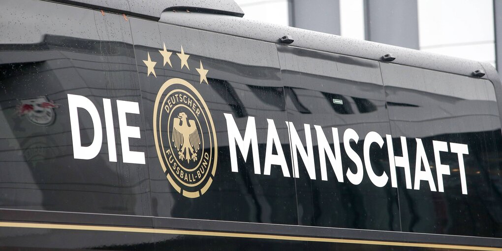 Bus mit Aufschrift "Die Mannschaft"