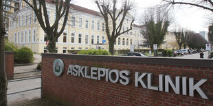 Die Einfahrt zur Asklepios Klinik St. Georg.