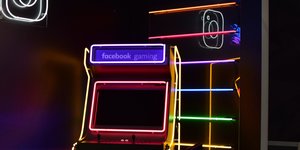 Facebook-Logo auf einer Jukebox