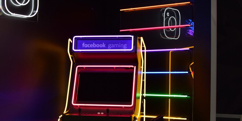 Facebook-Logo auf einer Jukebox