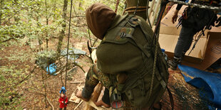 Ein Baumhaus im Hambacher Forst