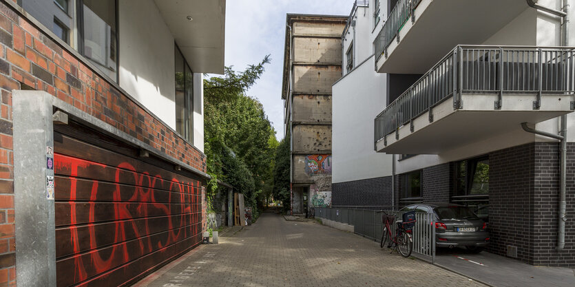 Der Musikbunker in der Otzenstraße und die angrenzenden Wohnhäuser