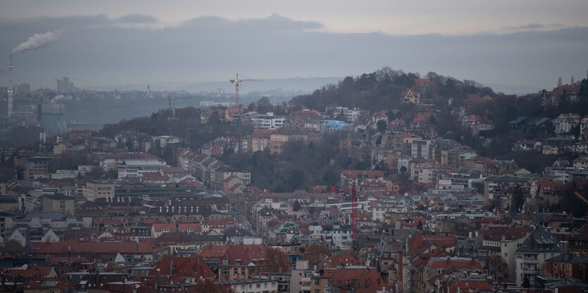 Blick von oben auf Hausdächer in der Stuttgarter Innenstadt