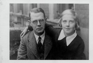 Lisel Mueller und ihr Vater Fritz Neumann Lisel Mueller und ihr Vater Fritz Neumann