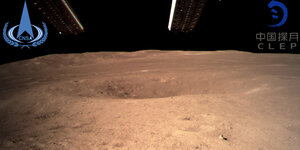 Bild der Rückseite des Mondes, geschickt von der chinesischen Raumsonde Chang'e-4