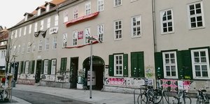 Eine Häuserzeile in der Roten Straße in Göttingen.
