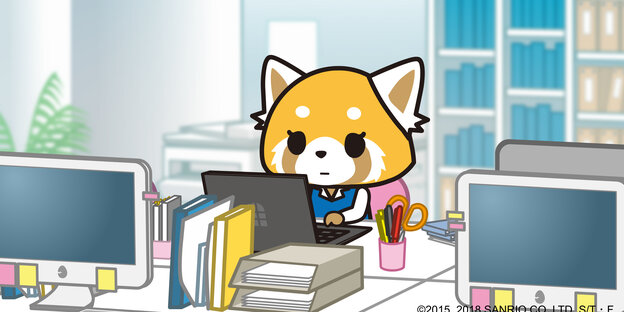 Der Panda Aggretsuko sitzt an seinem Schreibtisch.
