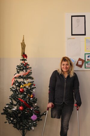 Fllanxa Murra neben einem Tannenbaum Fllanxa Murra neben einem Tannenbaum