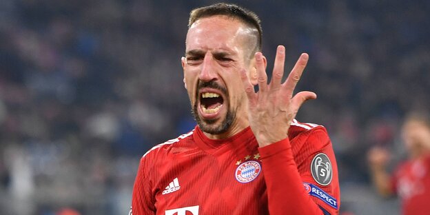 Franck Ribery schreit und hält sich eine Hand vors Gesicht