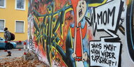Metzgerstraße, Hanau: Häuserwand mit Graffitti