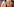 ein grinsender Mann macht ein Selfie