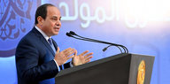 Abdel Fattah al-Sisi an einem Rednerpult