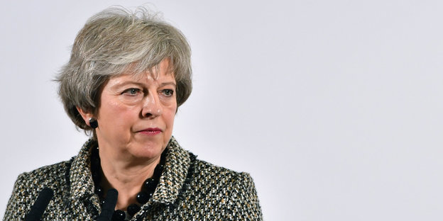 Theresa May guckt ernst