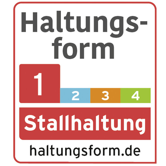 zeigt die Haltungskennzeichnung «Stallhaltung» (Stufe 1) der Initiative Tierwohl (ITW)