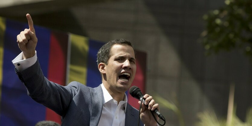 Ein Mann, Juan Guaido