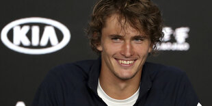 Alexander Zverev lächelt in die Kamera