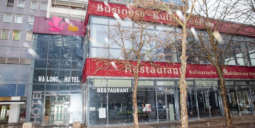 Das sogenannte Viethaus am Berliner Spittelmarkt sieht von außen verwahtlost aus