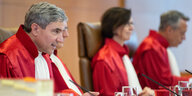 Am Bundesverfassungsgericht sitzen drei Richter und Richterinnen