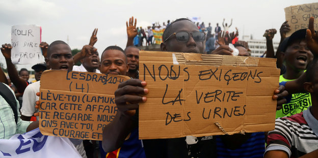 "Wir fordern die Wahrheit der Urnen!" Anhänger des angeblich unterlegenen oppositionellen Präsidentschaftskandidaten Martin Fayulu am Samstag vergangener Woche in Kinshasa