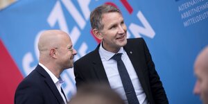 Andreas Kalbitz und Björn Höcke lachen