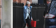 Theresa May verlässt die Downing Street