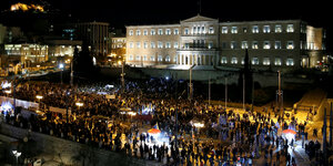 Demonstranten am Donnerstag vor dem Parlament in Athen