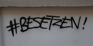 Der Schriftzug #besetzen ist auf einer Wand angesprüht