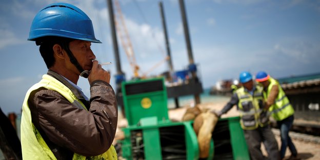 Chinesische Arbeiter in israelischem Hafen