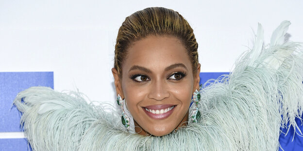 Beyoncé lächelt