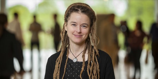 Porträt der schwedischen Kulturministerin Amanda Lind