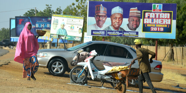Wahlplakate von Präsident Buharis Regierungspartei in Katsina