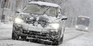 ein auto im schnee