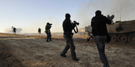 Drei Männer mit Kameras im Gazastreifen