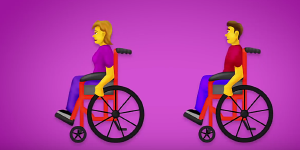 Zwei Rollstuhlfahrerinnen hintereinander