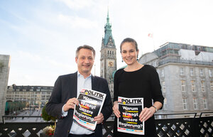 "Bild"-Politikchef und Redaktionsleiter von "Bild Politik", Nikolaus Blome, und Selma Stern, Redaktionsleiterin von "Bild Politik", zeigen ihr neues Magazin "Bild"-Politikchef und Redaktionsleiter von "Bild Politik", Nikolaus Blome, und Selma Stern, Redaktionsleiterin von "Bild Politik", zeigen ihr neues Magazin
