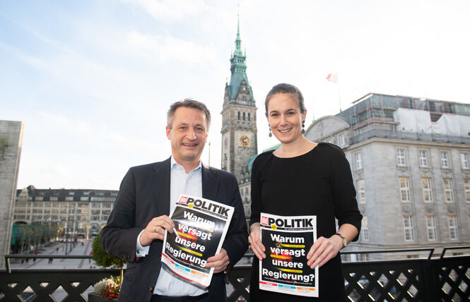 "Bild"-Politikchef und Redaktionsleiter von "Bild Politik", Nikolaus Blome, und Selma Stern, Redaktionsleiterin von "Bild Politik", zeigen ihr neues Magazin