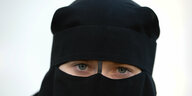 gesicht einer frau mit niqab
